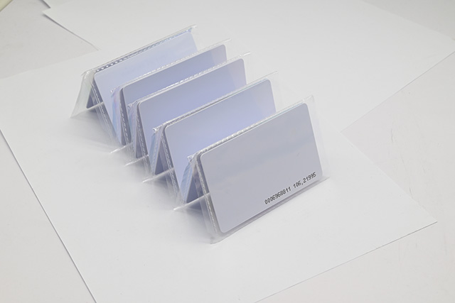 感應式滴膠ID卡的制作流程及應用領域