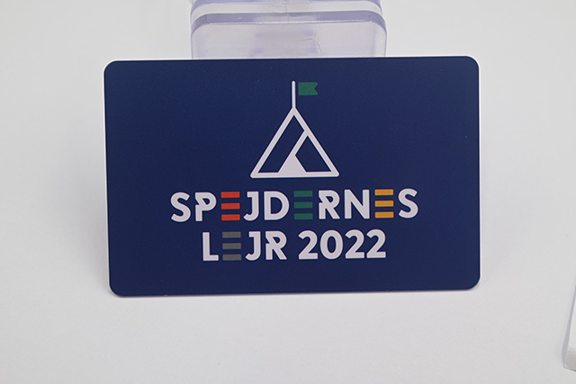 制作鑰匙扣卡時(shí)的過uv工藝是什么呢?有了之后,有什么效果呢? 制作鑰匙扣卡時(shí)的過uv工藝是什么呢?有了之后,有什么效果呢?